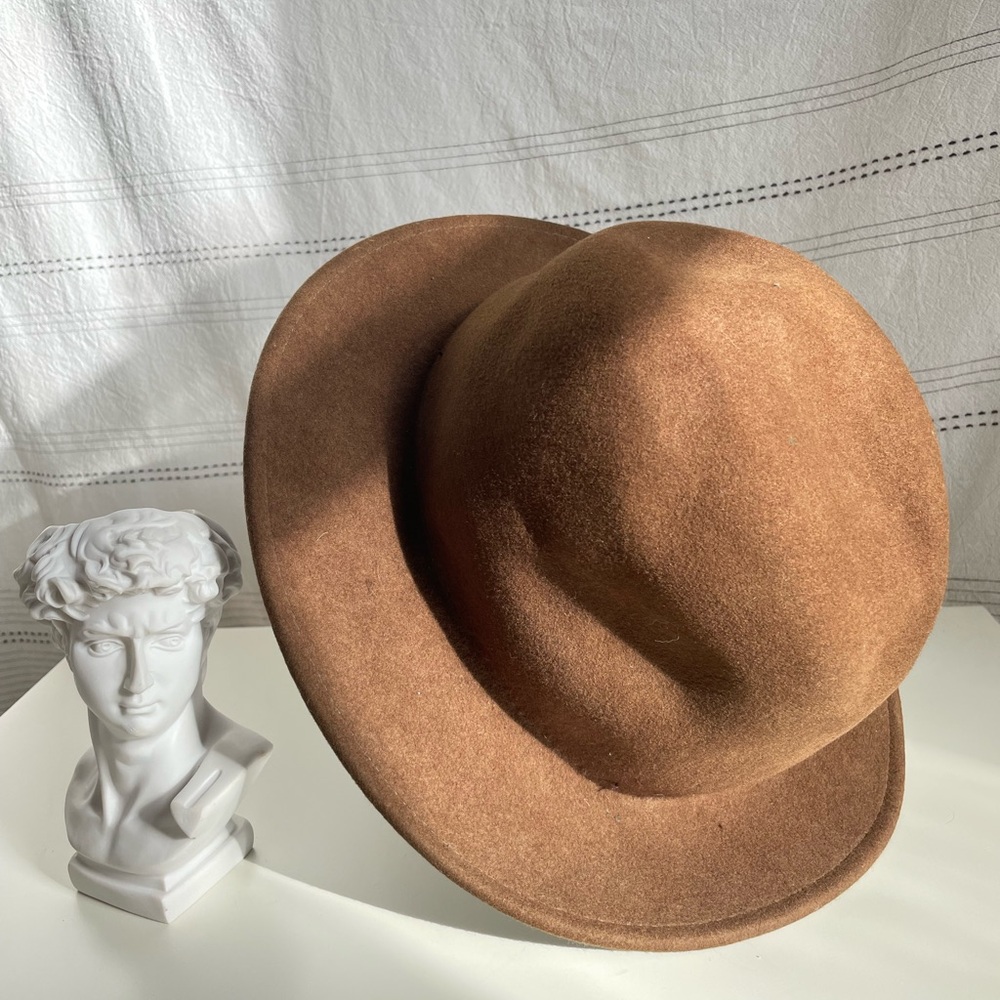Scala hat. Brown color.